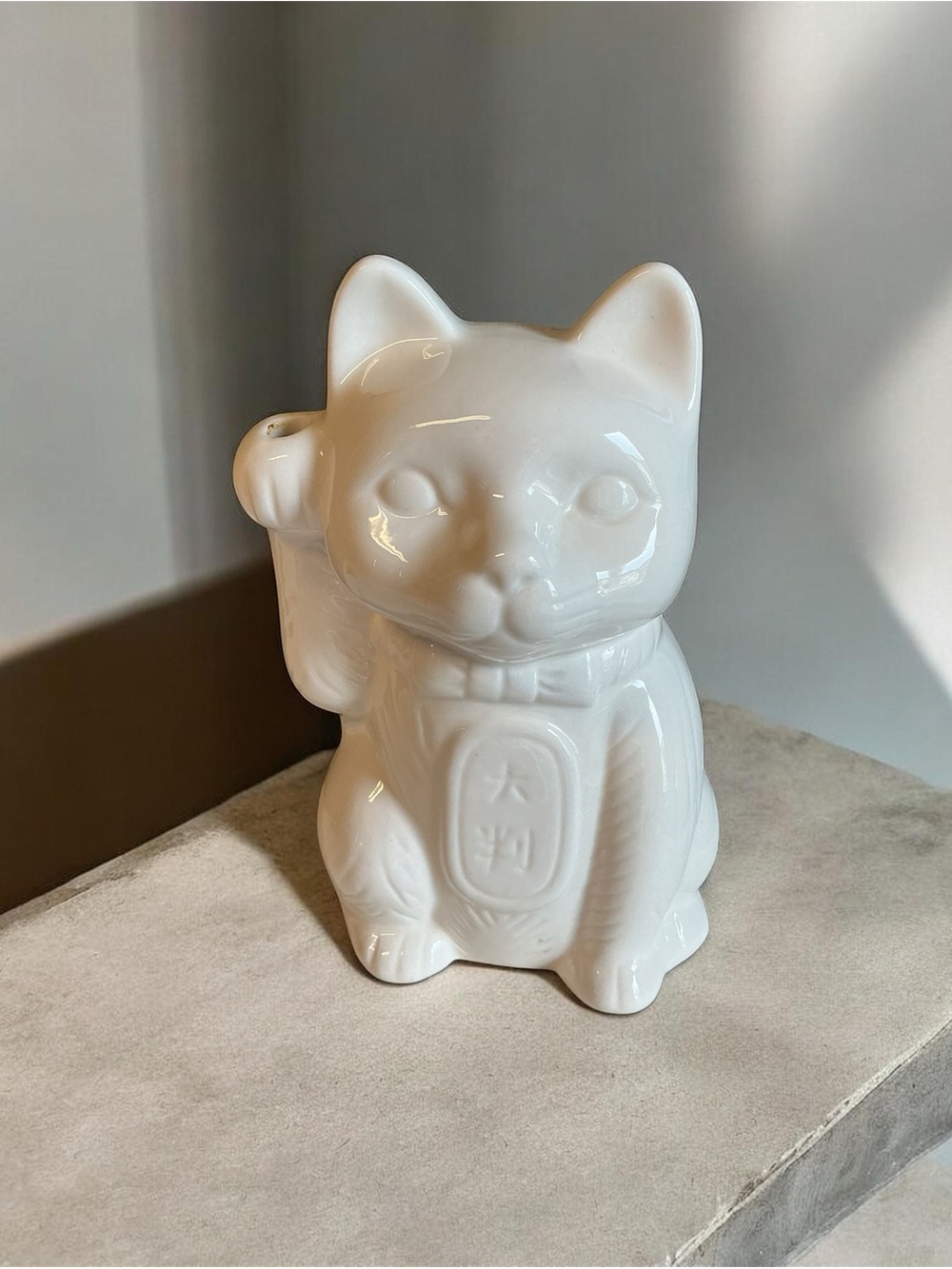 White Ceramic Lucky Cat Figurine for FengShui